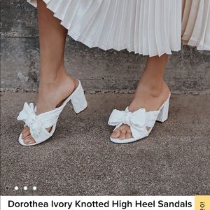 Lulus Dorothea sandals in size 6, white